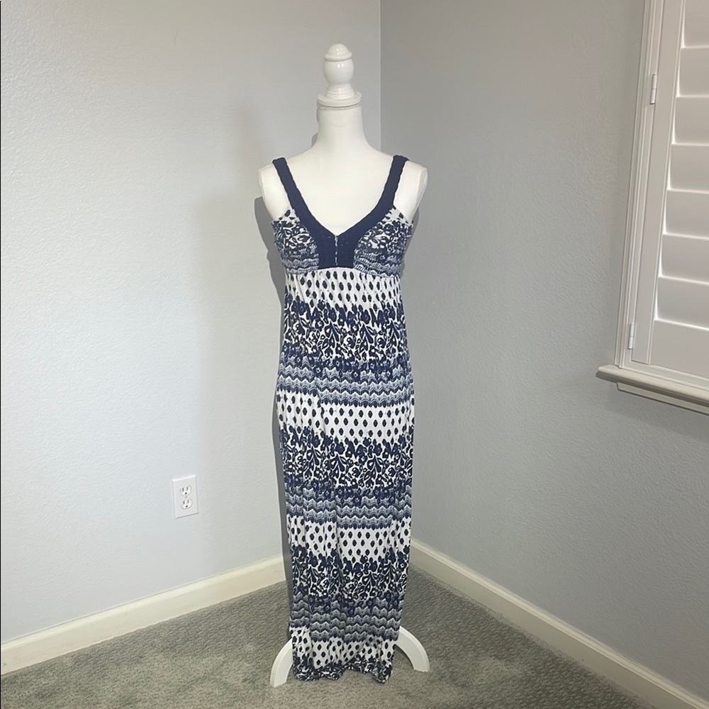 Design History Blue and White Sleeveless V-Neck Maxi Sundress